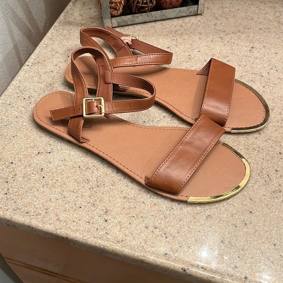 Charlotte Russe brand size 9 brown flat buckle closure sandals- brand new - Picture 1 of 7